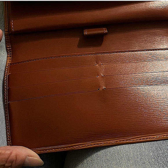 LOUIS VUITTON AUTHENTIC EPI LEATHER WALLET WITH COA WITH CROSSBODY CHAIN EUC - Picture 5 of 13